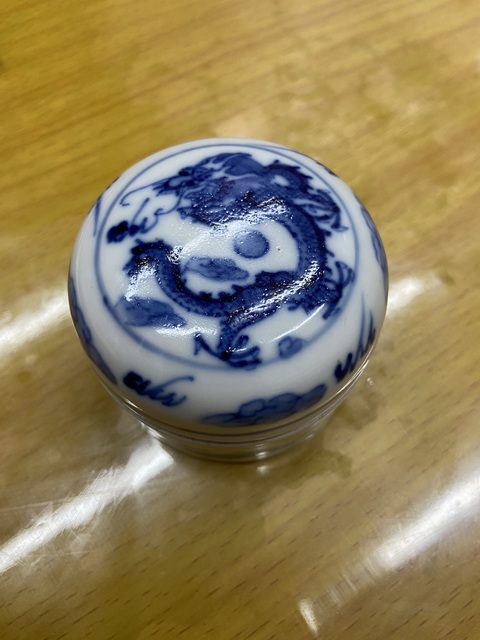 古玩陶瓷龍紋蝦藻紋青花蓋盒真品鑒賞圖