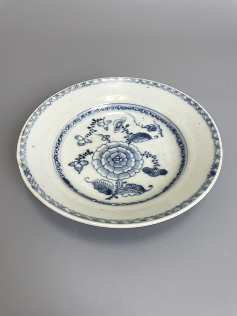 古玩陶瓷清乾隆 精品淡描青花花卉紋折沿盤拍賣,當前價格780元