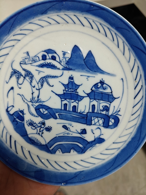 古玩陶瓷青花山水紋杯碟一套真品鑒賞圖