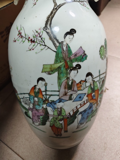 古玩陶瓷仕女粉彩雙松葉耳撇口瓶真品鑒賞圖