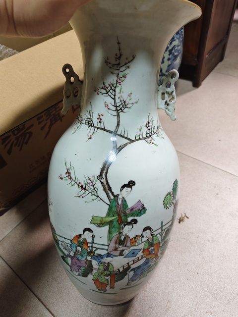 古玩陶瓷仕女粉彩雙松葉耳撇口瓶真品鑒賞圖