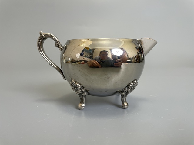 古玩雜項民國 美國精美浮雕鍍銀奶杯 真品鑒賞圖