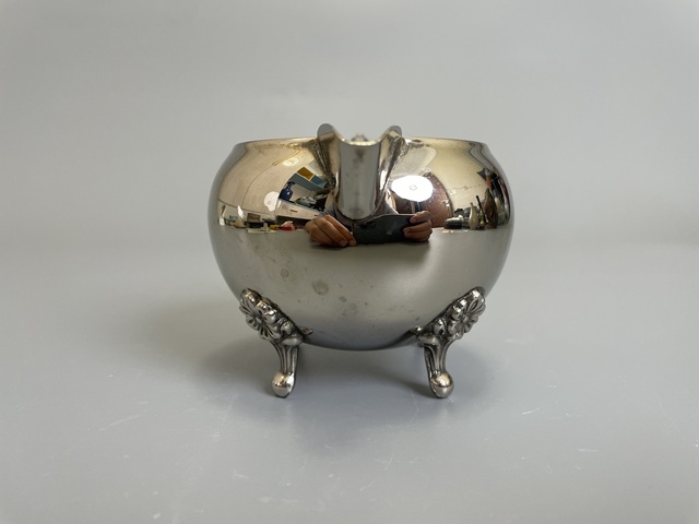 古玩雜項民國 美國精美浮雕鍍銀奶杯 真品鑒賞圖