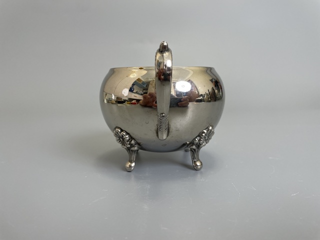 古玩雜項民國 美國精美浮雕鍍銀奶杯 真品鑒賞圖