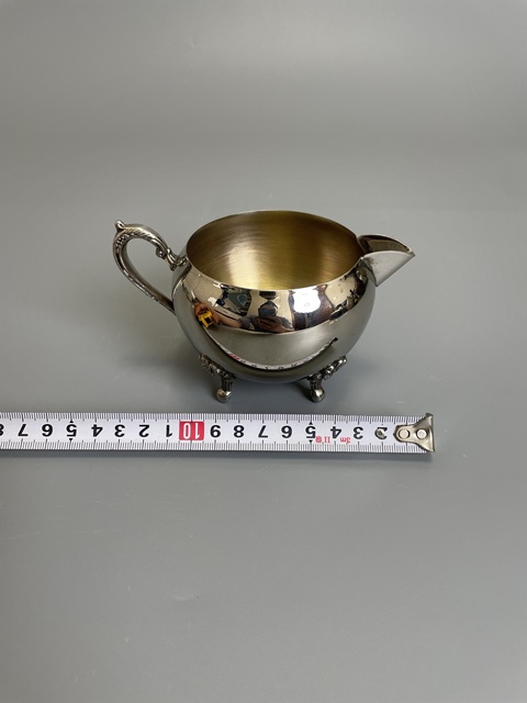 古玩雜項民國 美國精美浮雕鍍銀奶杯 真品鑒賞圖