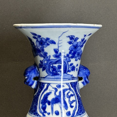 古玩陶瓷雙鋪首花鳥紋撇口瓶真品鑒賞圖