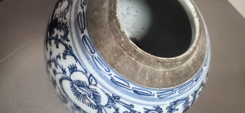 古玩陶瓷青花纏枝花卉喜字紋罐真品鑒賞圖