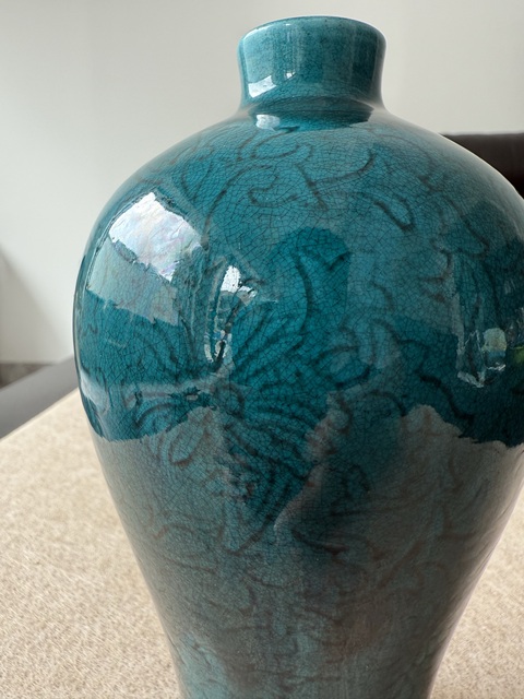 古玩陶瓷綠釉刻花梅瓶真品鑒賞圖