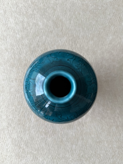古玩陶瓷綠釉刻花梅瓶真品鑒賞圖