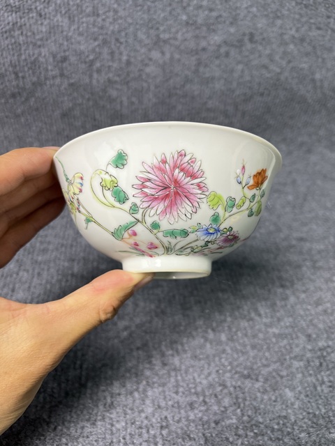 古玩陶瓷粉彩花卉紋碗真品鑒賞圖