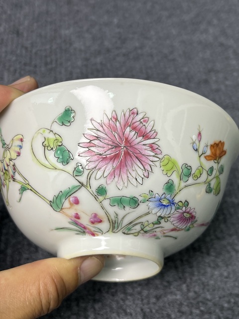 古玩陶瓷粉彩花卉紋碗真品鑒賞圖