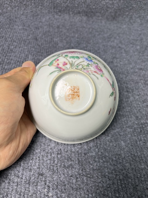 古玩陶瓷粉彩花卉紋碗真品鑒賞圖
