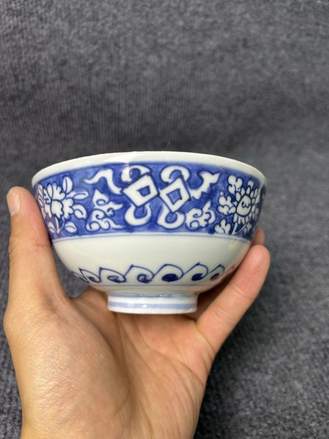 古玩陶瓷青花留白花卉紋碗真品鑒賞圖