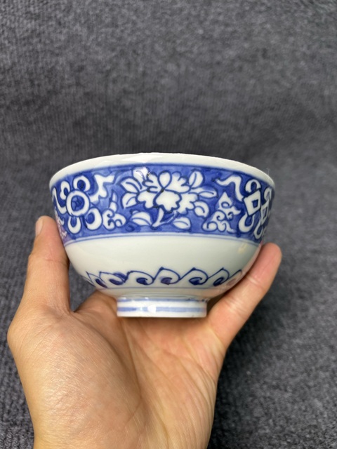 古玩陶瓷青花留白花卉紋碗真品鑒賞圖