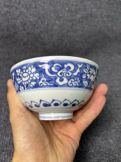 古玩陶瓷青花留白花卉紋碗真品鑒賞圖