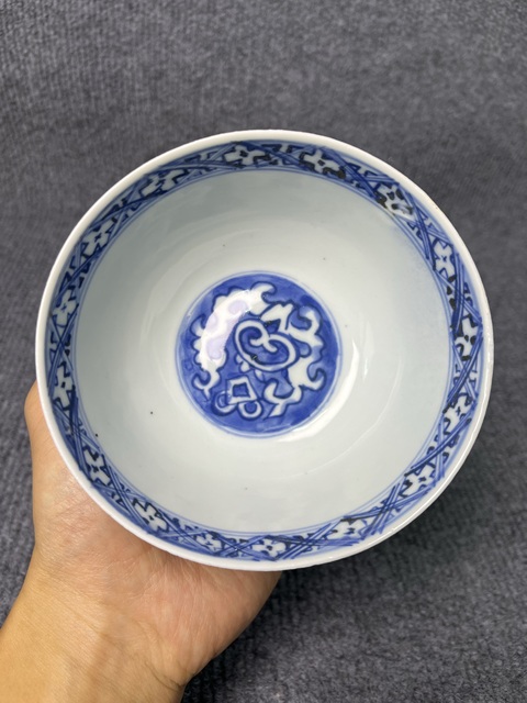 古玩陶瓷青花留白花卉紋碗真品鑒賞圖