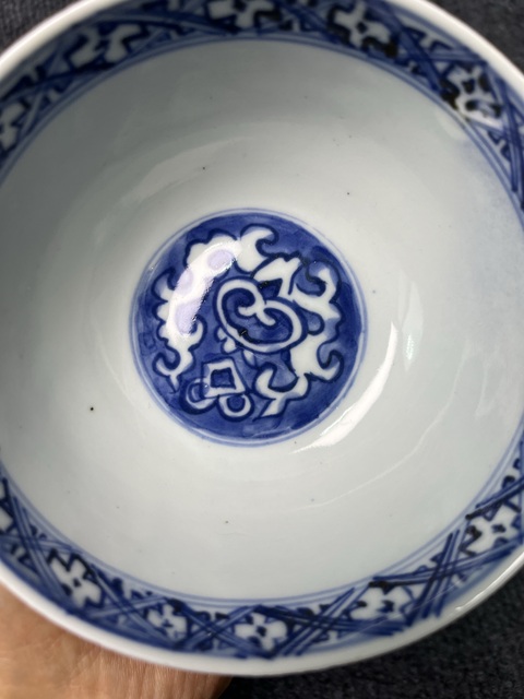 古玩陶瓷青花留白花卉紋碗真品鑒賞圖