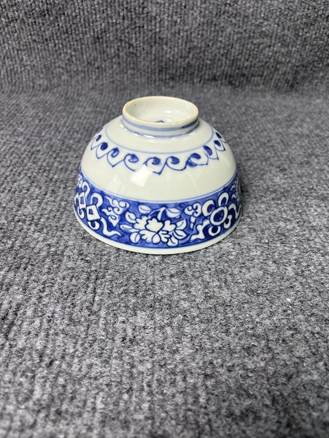 古玩陶瓷青花留白花卉紋碗真品鑒賞圖