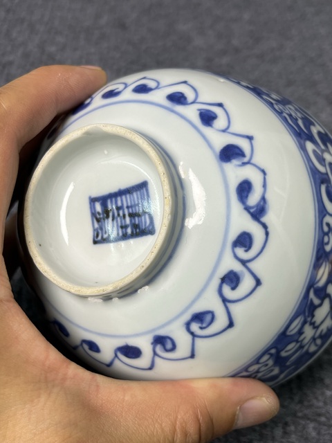 古玩陶瓷青花留白花卉紋碗真品鑒賞圖