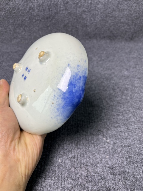 古玩陶瓷青花壽星紋壽桃型三足筆洗真品鑒賞圖