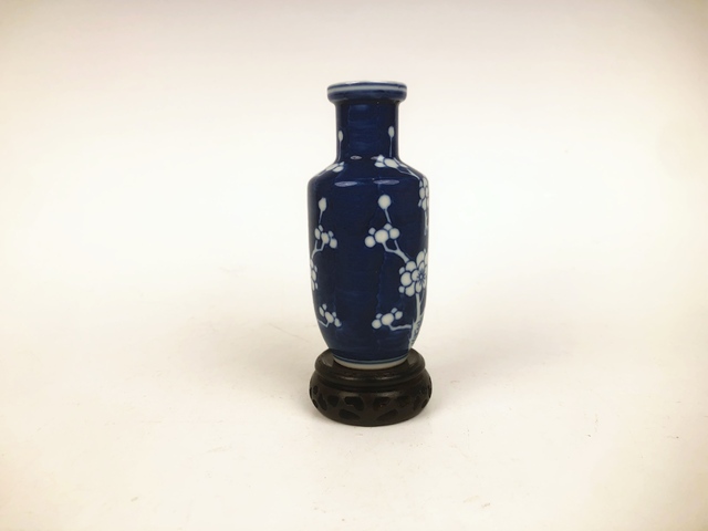 古玩陶瓷民國至創(chuàng)匯·青花留白折枝冰梅紋棒槌瓶真品鑒賞圖