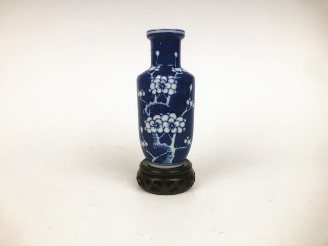 古玩陶瓷民國至創(chuàng)匯·青花留白折枝冰梅紋棒槌瓶真品鑒賞圖