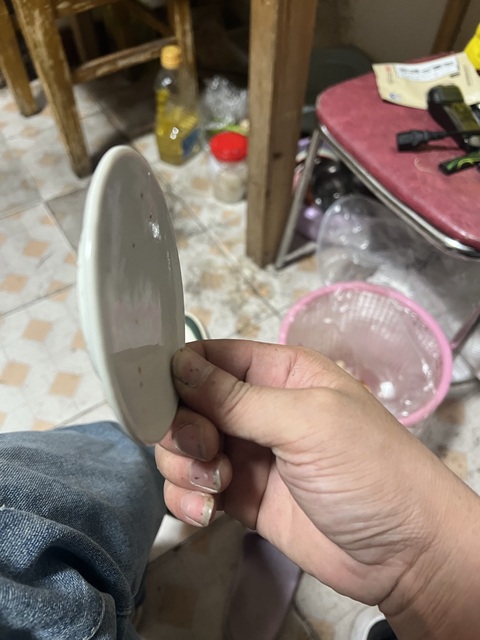 古玩陶瓷成化年制款白釉盤真品鑒賞圖