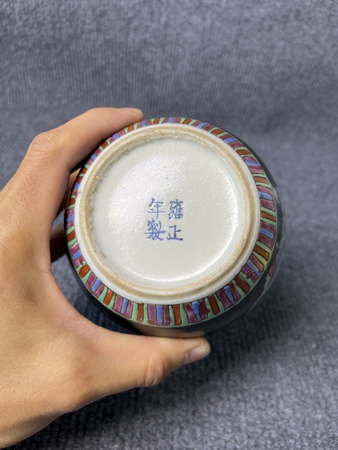 古玩陶瓷墨地粉彩西廂記人物故事紋蓋罐真品鑒賞圖