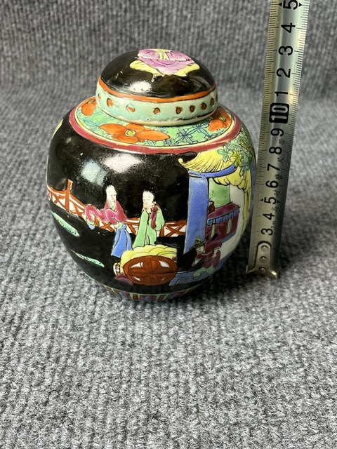 古玩陶瓷墨地粉彩西廂記人物故事紋蓋罐真品鑒賞圖