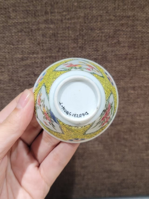 古玩陶瓷粉彩花卉紋杯碟真品鑒賞圖