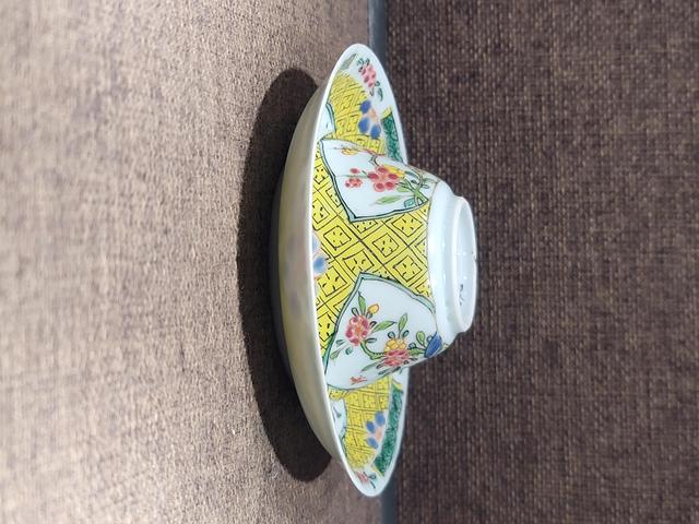 古玩陶瓷粉彩花卉紋杯碟真品鑒賞圖