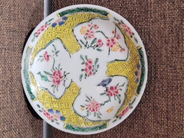 古玩陶瓷粉彩花卉紋杯碟真品鑒賞圖