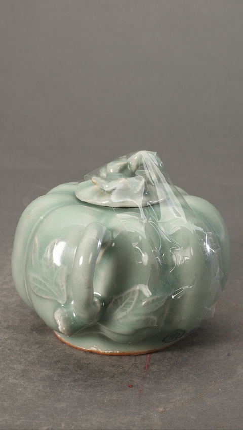 古玩陶瓷青釉瓜棱執(zhí)壺真品鑒賞圖