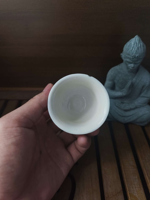 古玩陶瓷德化窯白瓷杯真品鑒賞圖