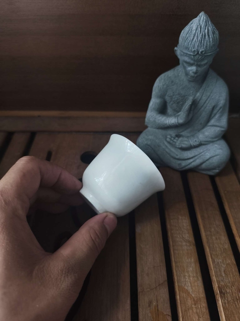 古玩陶瓷德化窯白瓷杯真品鑒賞圖
