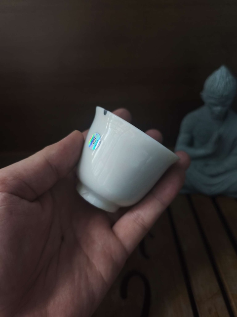 古玩陶瓷德化窯白瓷杯真品鑒賞圖