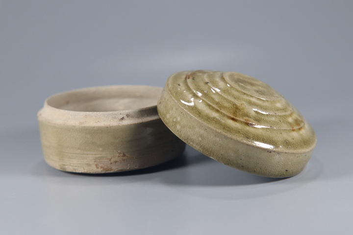 古玩陶瓷長沙窯青釉粉盒真品鑒賞圖