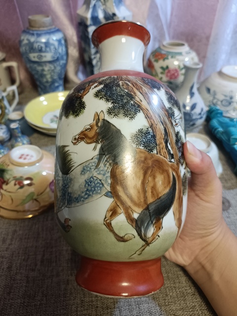 古玩陶瓷創匯粉彩駿馬圖撇口瓶拍賣，當前價格2888元