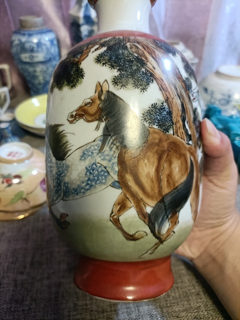 古玩陶瓷創匯粉彩駿馬圖撇口瓶拍賣，當前價格2888元