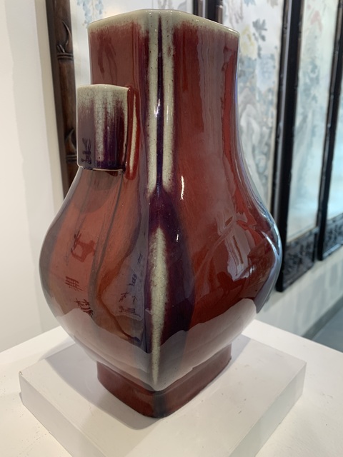 古玩陶瓷光緒官窯紅釉貫耳瓶真品鑒賞圖