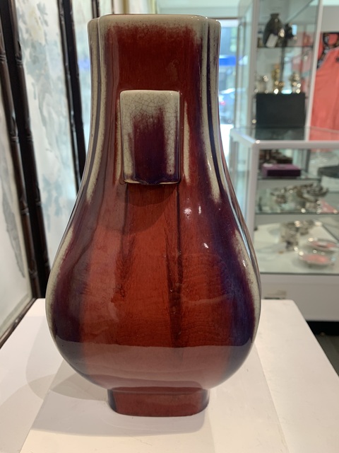 古玩陶瓷光緒官窯紅釉貫耳瓶真品鑒賞圖