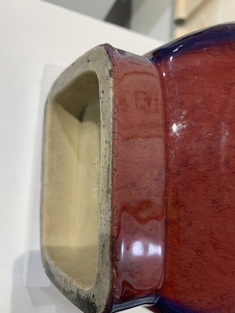 古玩陶瓷光緒官窯紅釉貫耳瓶真品鑒賞圖