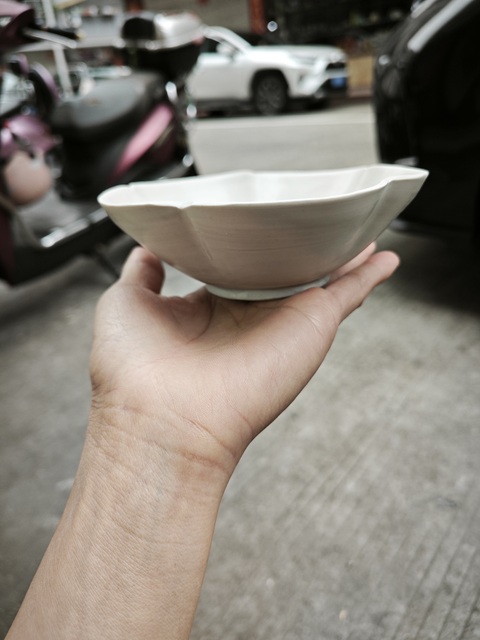 古玩陶瓷邢窯白瓷葵口碗真品鑒賞圖