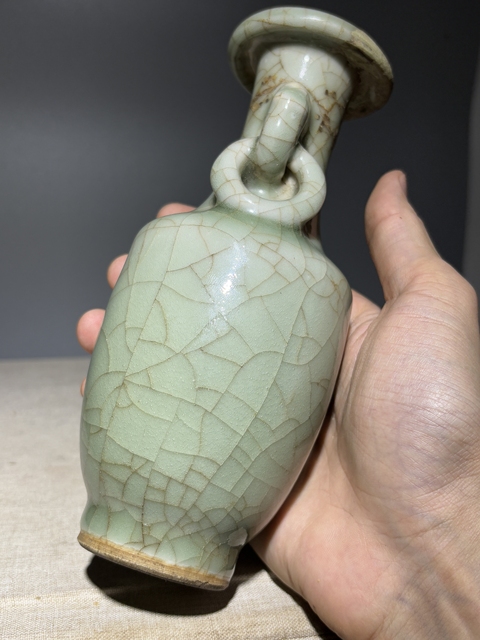 古玩陶瓷青釉雙耳銜環瓶真品鑒賞圖