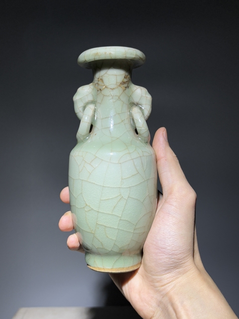 古玩陶瓷青釉雙耳銜環瓶真品鑒賞圖