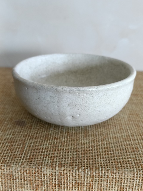 古玩陶瓷龍泉青瓷月白釉臥足杯真品鑒賞圖