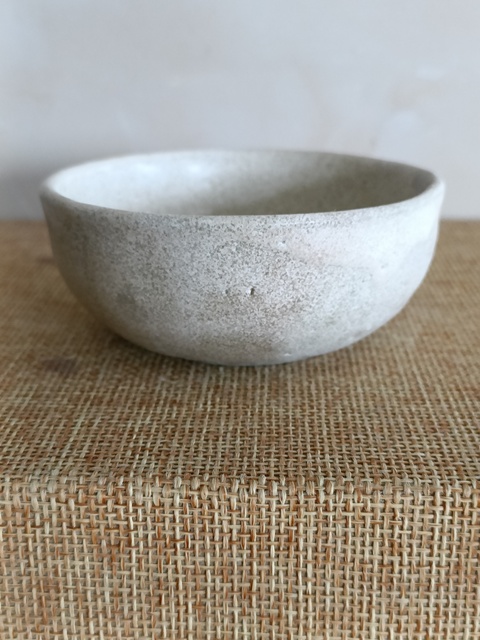古玩陶瓷龍泉青瓷月白釉臥足杯真品鑒賞圖