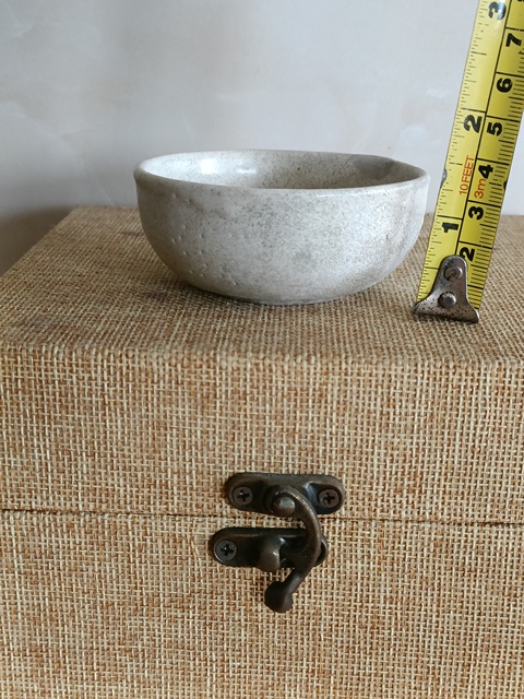 古玩陶瓷龍泉青瓷月白釉臥足杯真品鑒賞圖