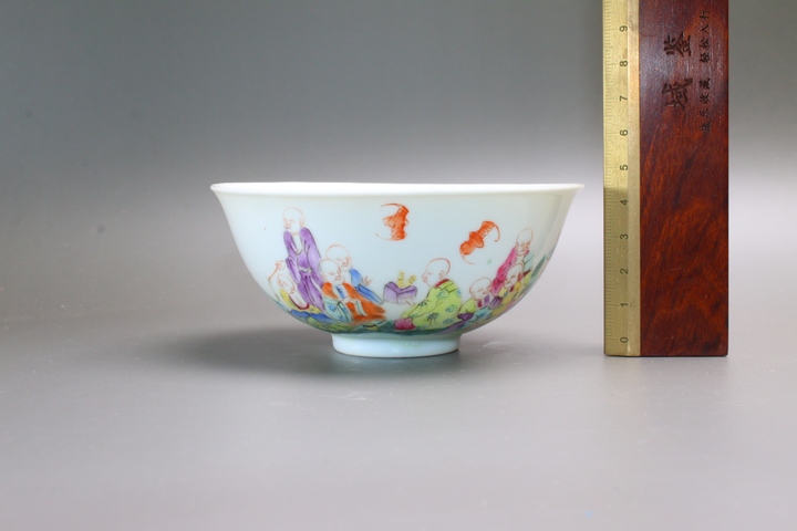 古玩陶瓷清晚期·粉彩十八羅漢圖碗真品鑒賞圖