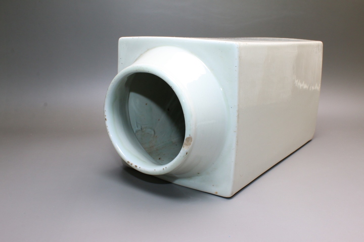 古玩陶瓷清晚期·白釉琮式瓶拍賣，當前價格9000元